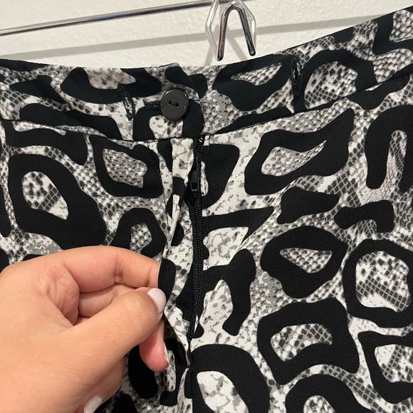 Cynthia Rowley Gray Cheetah Shorts Size 10 - Picture 4 of 6